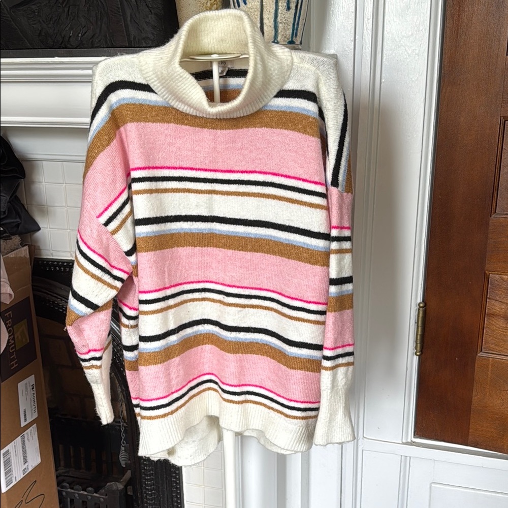 Crown‎ & Ivy  Women's Sweater -worn about 5 times. 89 retail